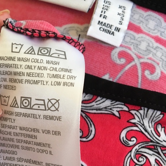 Susan Graver Adorable Print Cold Shoulder Top XS - Picture 6 of 6